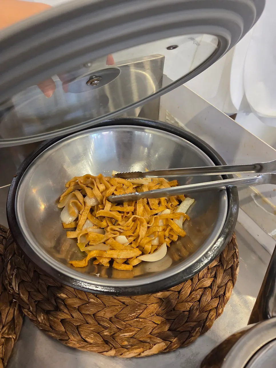 Rice cooker at the self-serve bar with unlimited refills