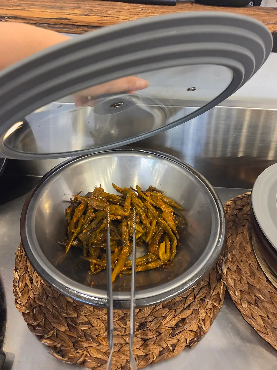 Side dish containers and tongs at the self-serve bar
