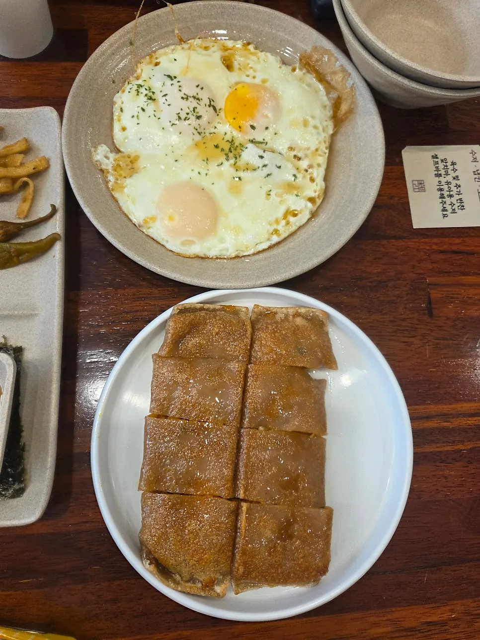 Perilla oil fried egg included in the set