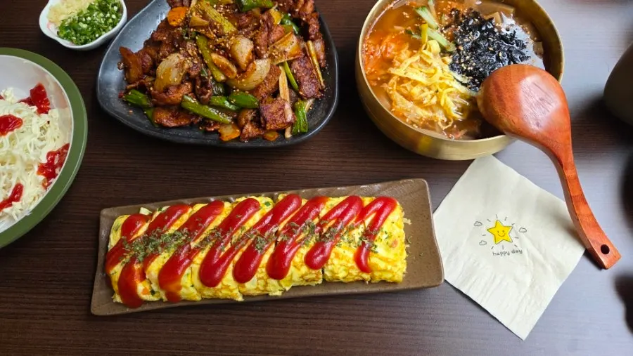 케첩과 파슬리를 뿌린 33초 철판 계란말이