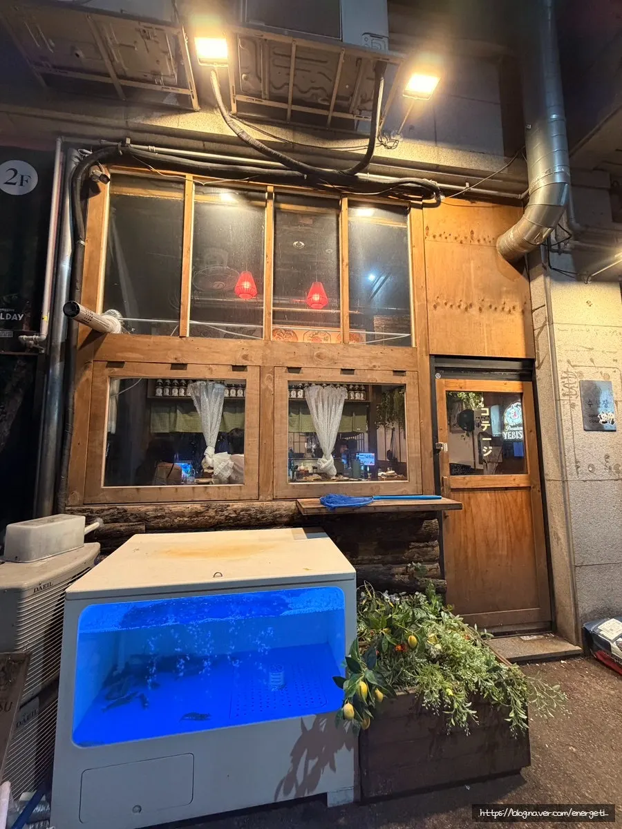 Sign for Susan Jang on the first floor of Rodeo Town