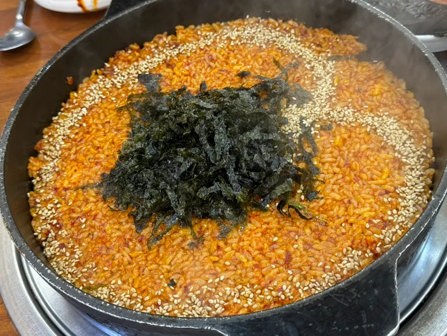 남은 양념에 마무리로 볶는 볶음밥