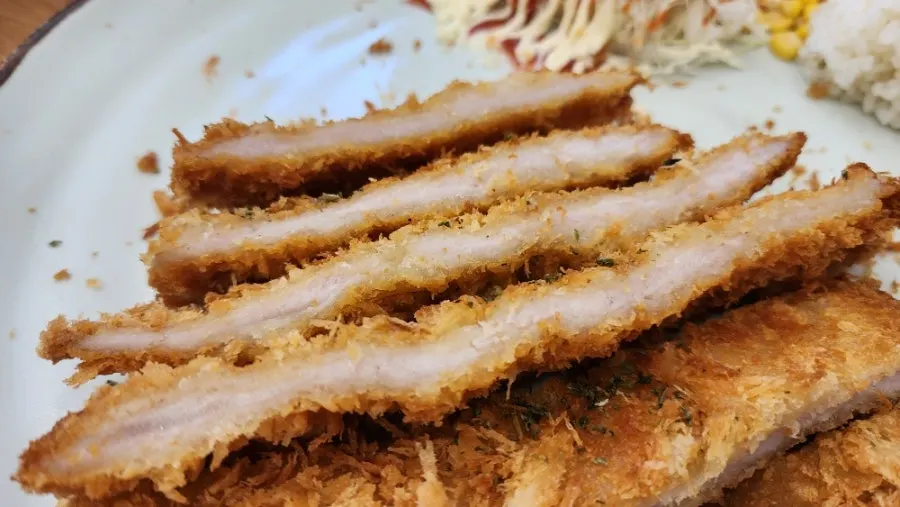 Thin king-size pork cutlet with sauce on the side