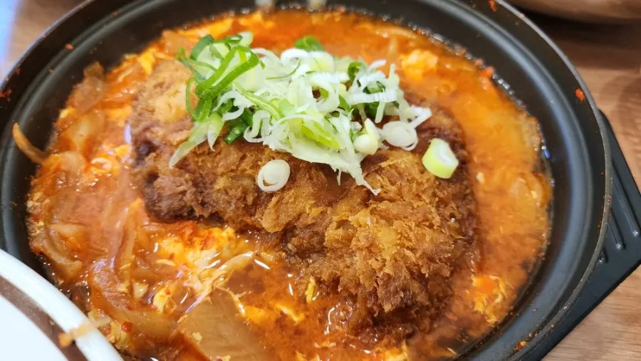 Kimchi nabe pork cutlet with beaten egg
