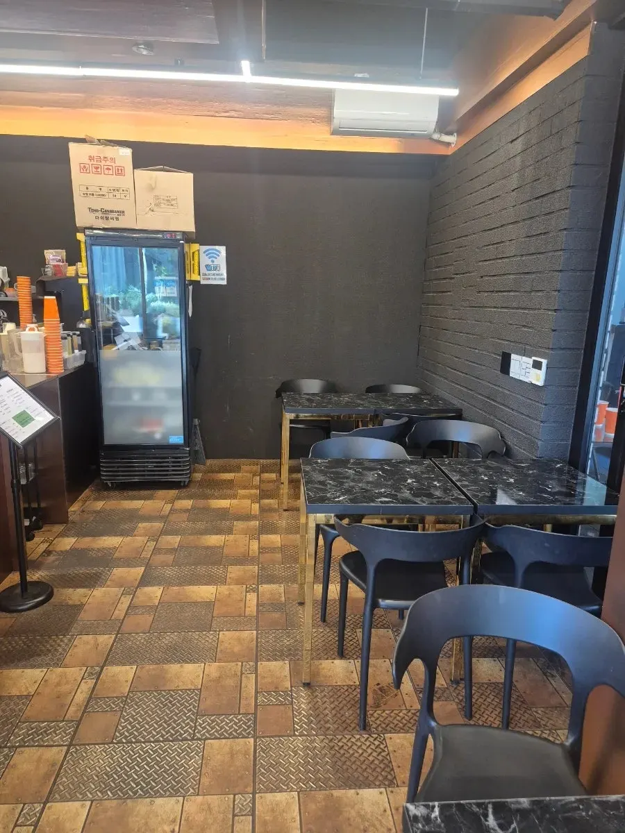 Entrance of Roastery Stan Yeoksam Main