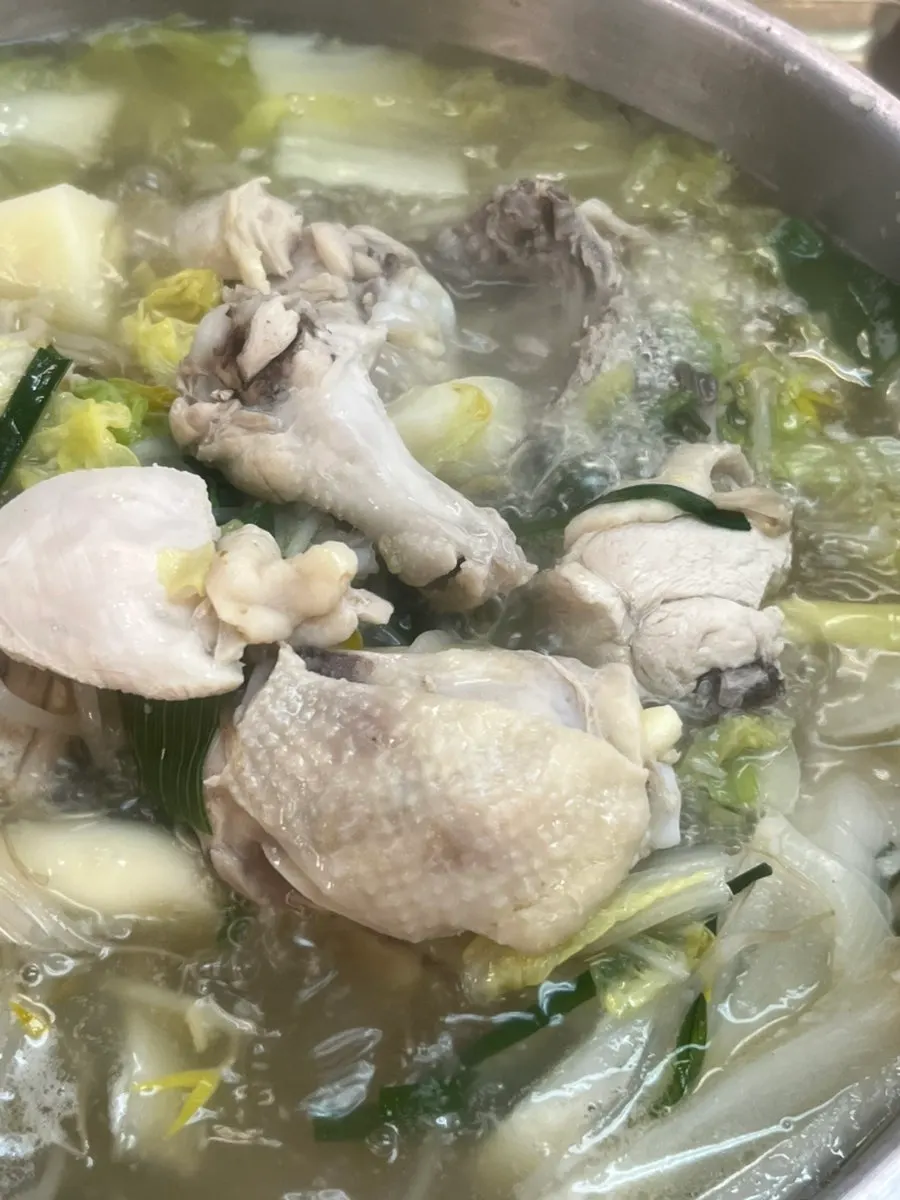 셀프바 반찬과 소스 코너