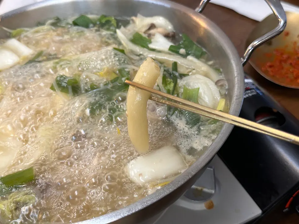 Plate with cooked rice cakes and vegetables scooped out