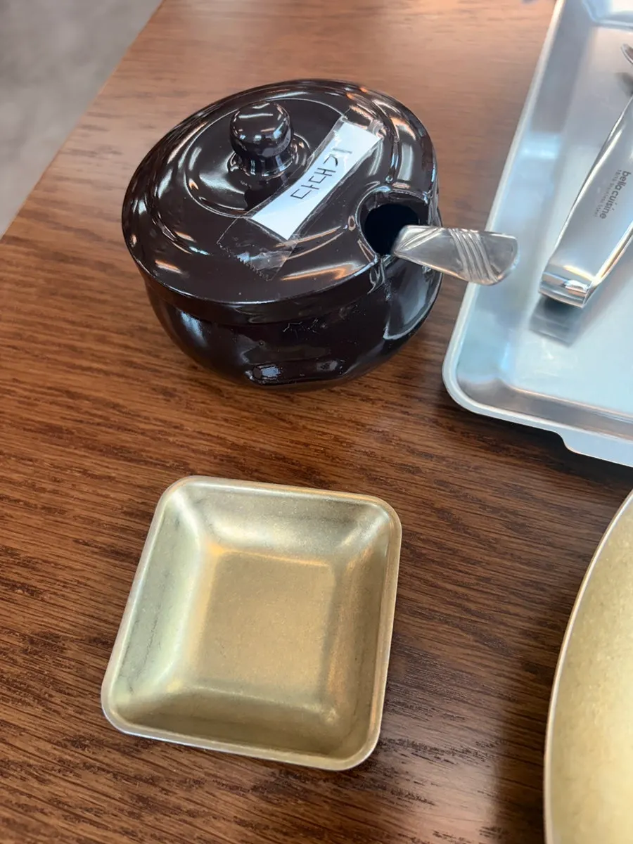 Dadaegi placed in the small dish