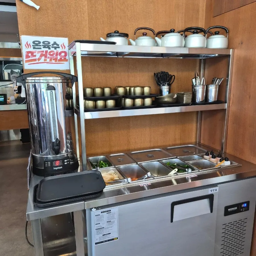 고운 고춧가루 양념의 비빔냉면