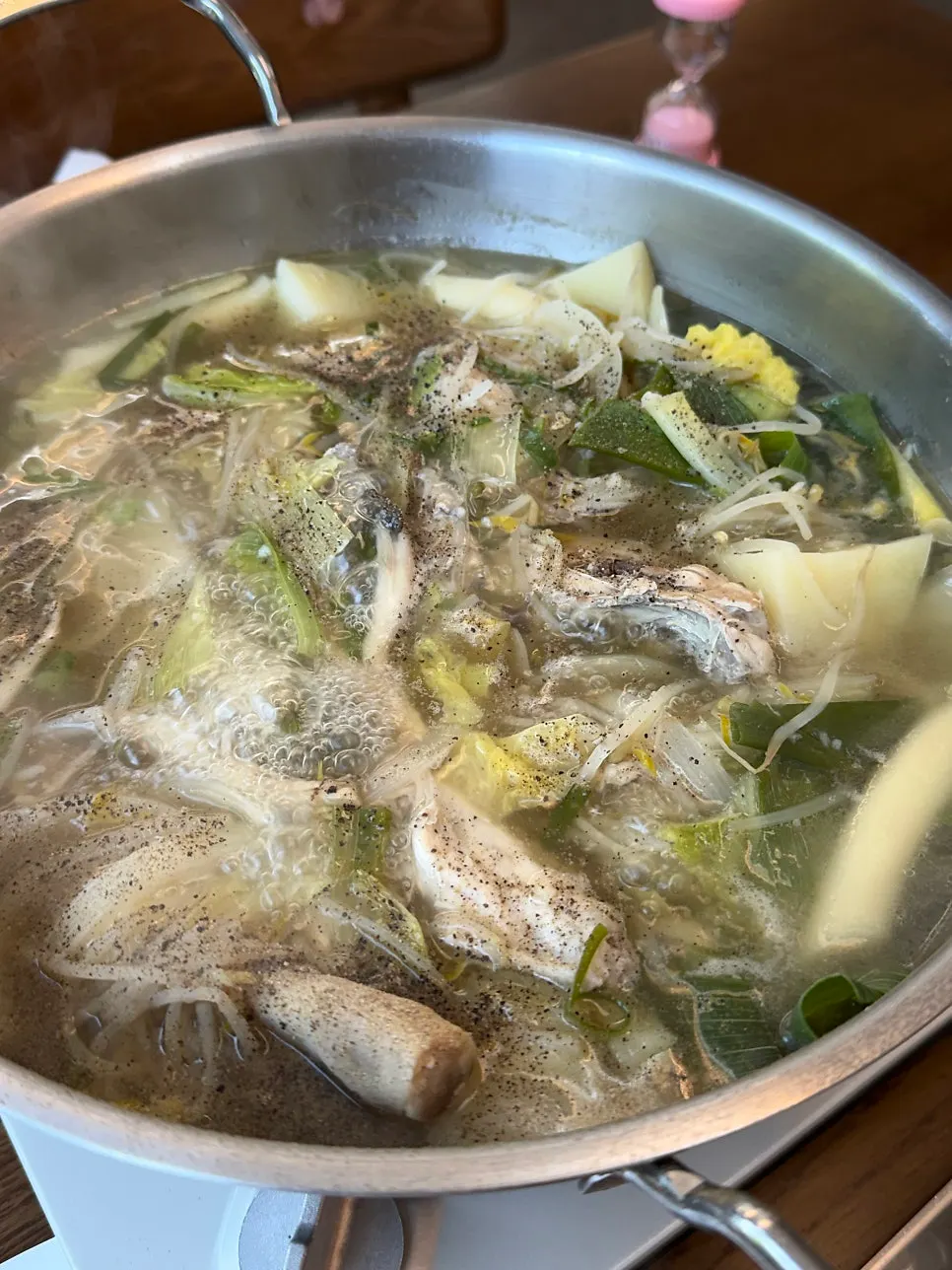 테이블에 놓인 순후추 통