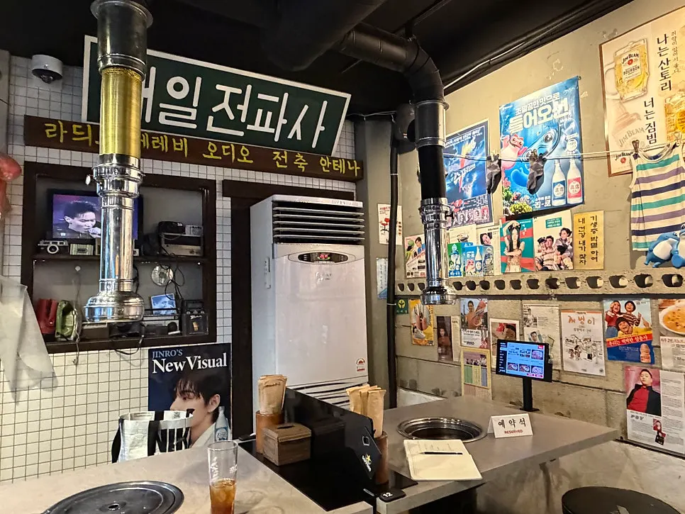 골목집갈비살 매장 테이블과 좌석