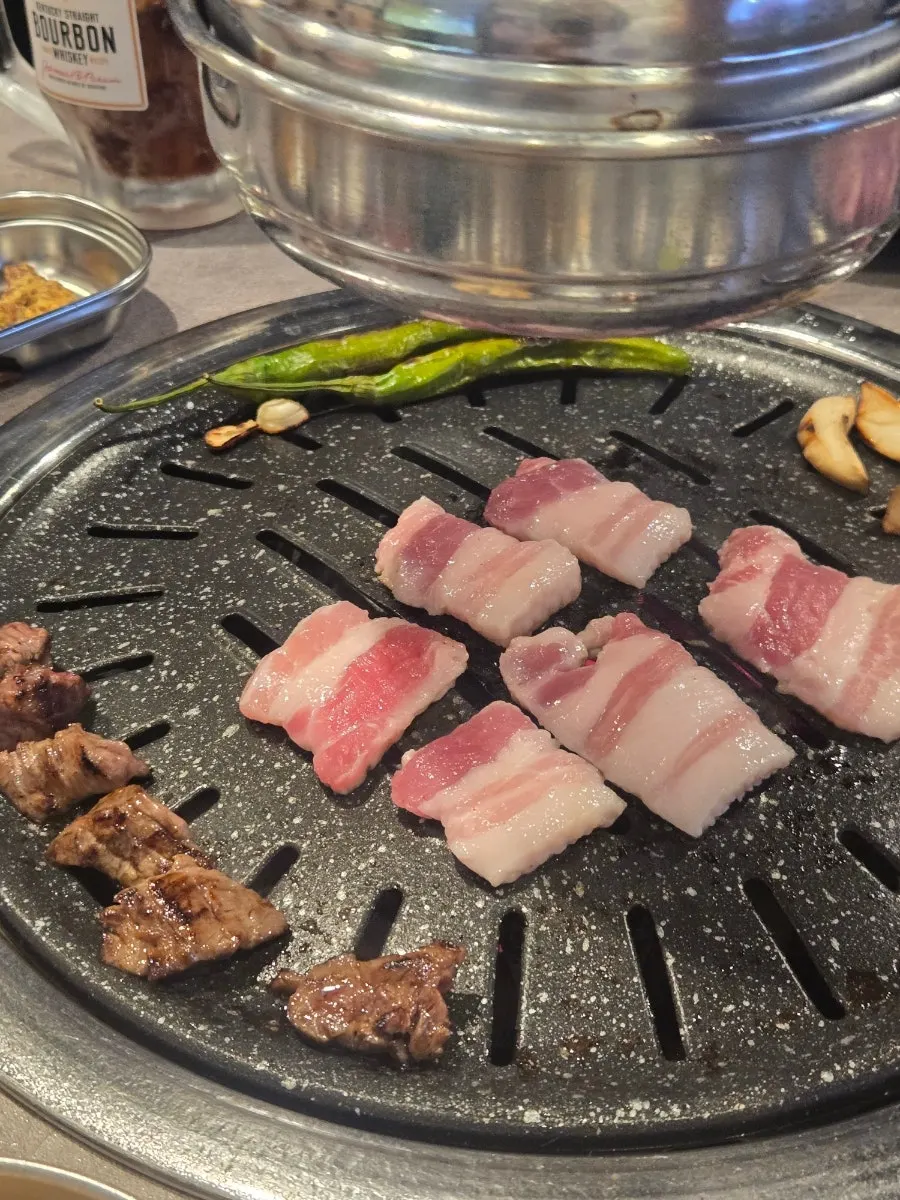 노릇하게 익은 소갈비살과 특목살