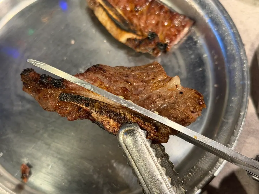 노릇하게 익은 LA꽃갈비