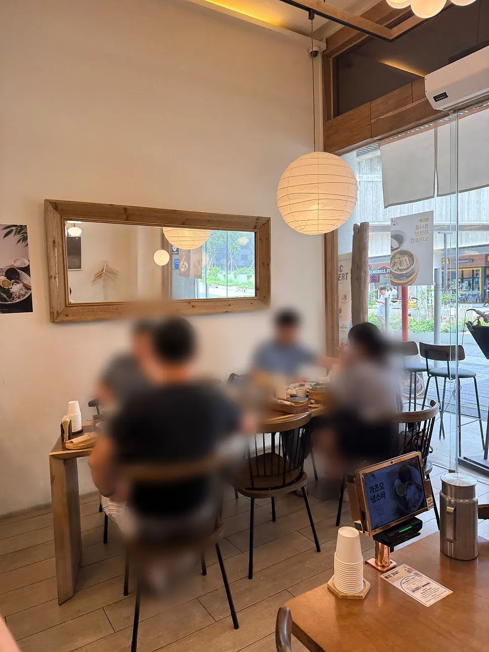 Papan menu berisi daftar solbap Gome Mui