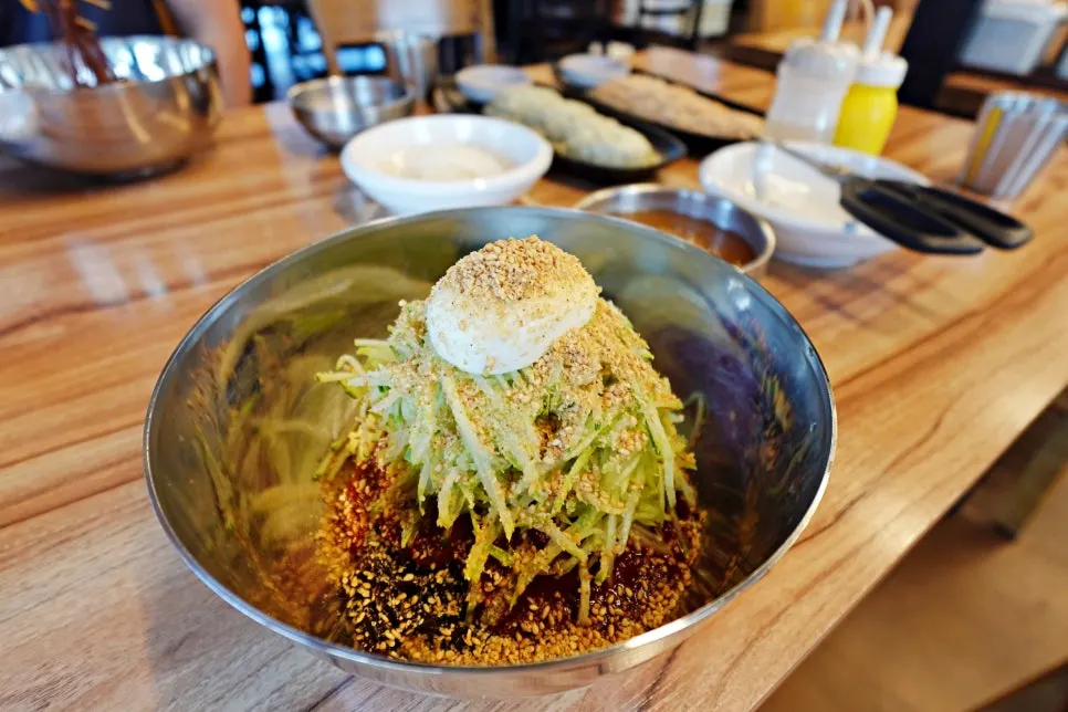 포천 고모리냉면 생바지락칼국수 광릉 매장 모습