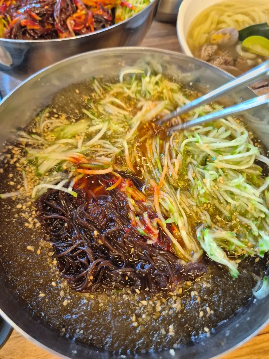 살얼음 뜬 물냉면 육수