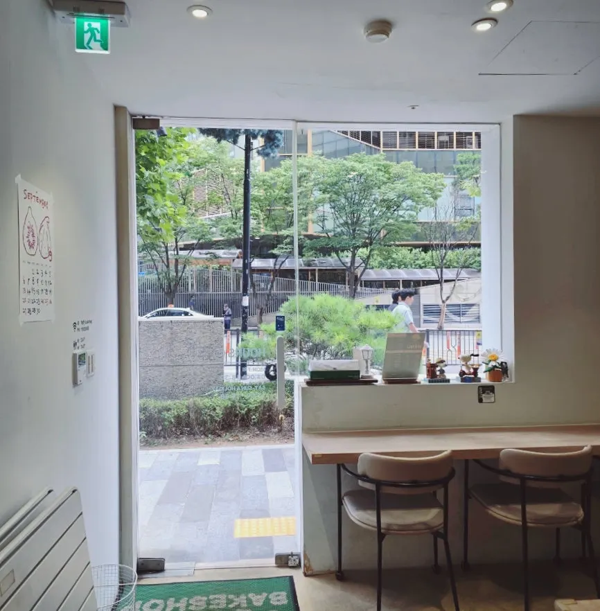 In-store seating for coffee and pastries