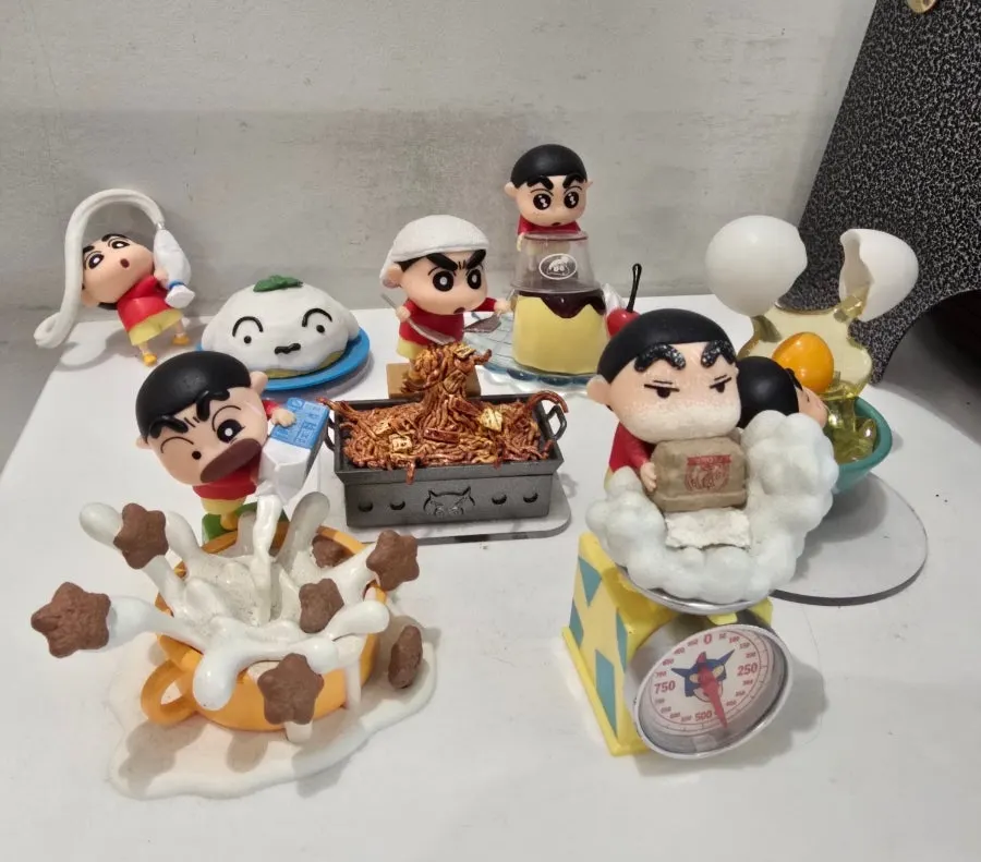 Coffee menu and figurine decorations