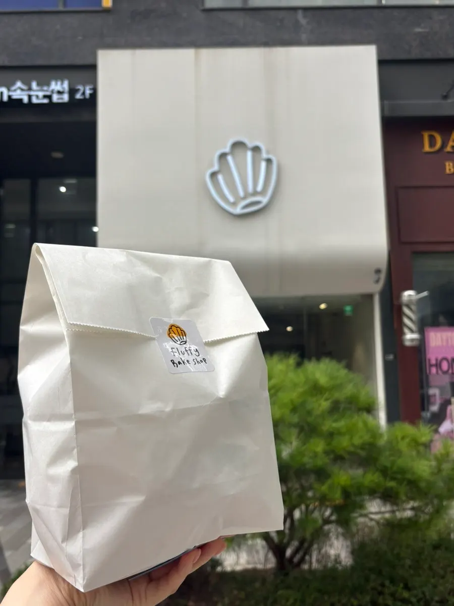 주문한 소금빵과 마들렌