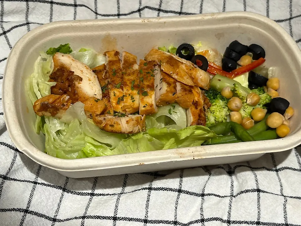 Chicken Light salad protein box