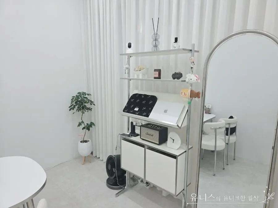 Private lash treatment space at Iyo Shop