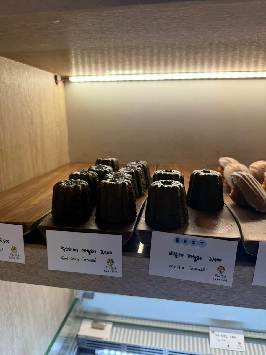 바닐라와 초코 등 휘낭시에 진열대