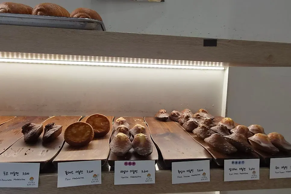 Display case with many varieties of madeleines
