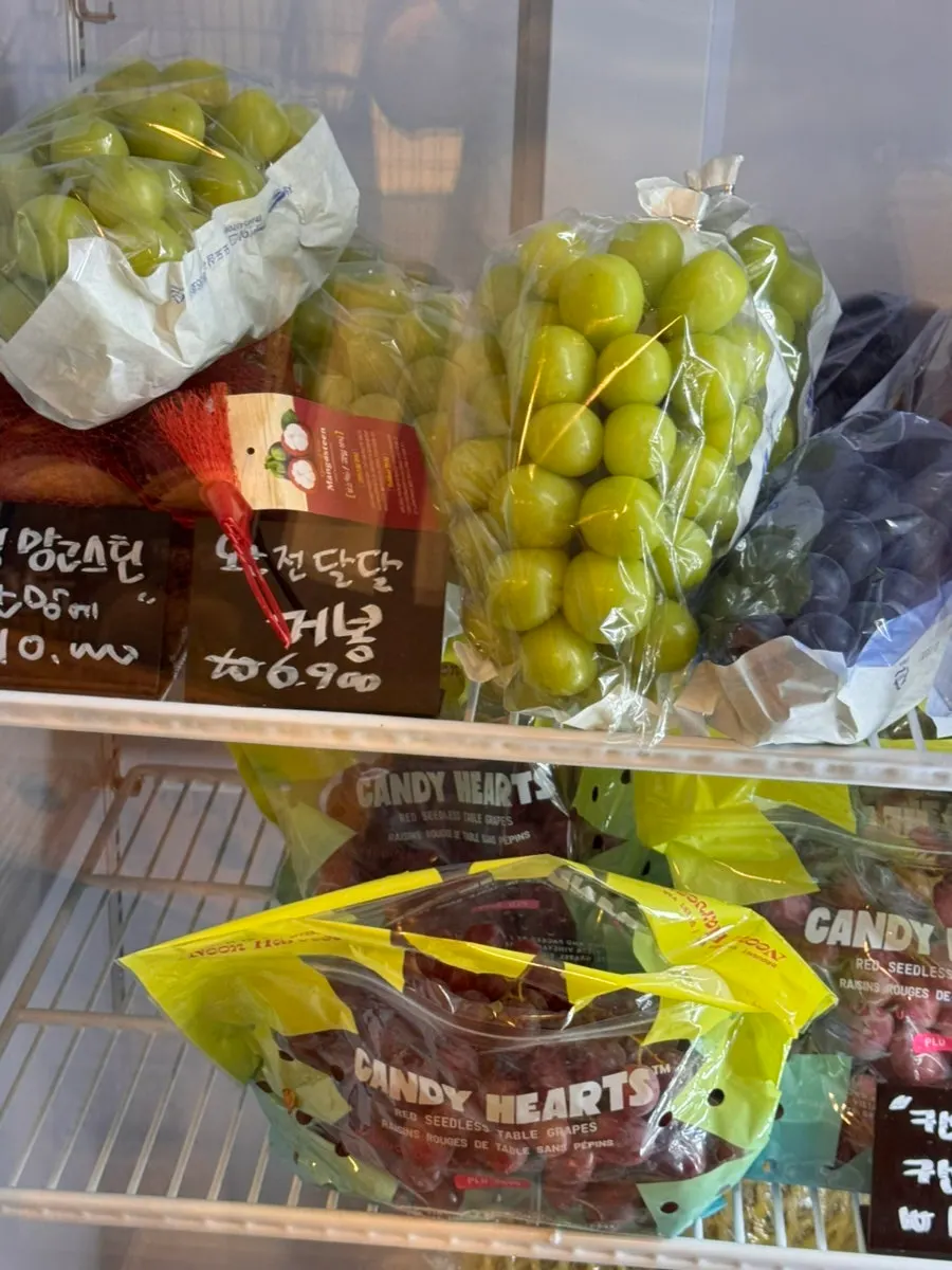 Checking the freshness of a fruit gift set
