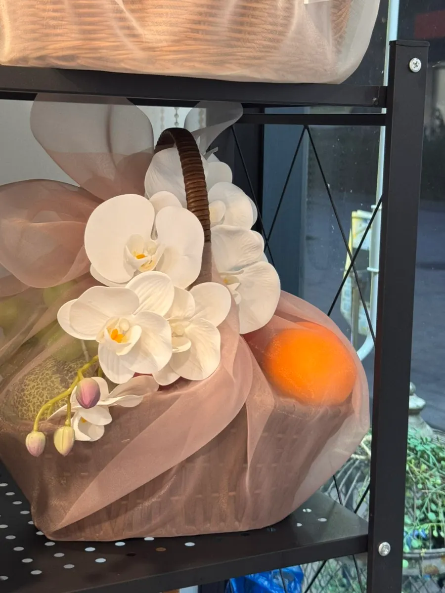 Neatly packed fruit gift box