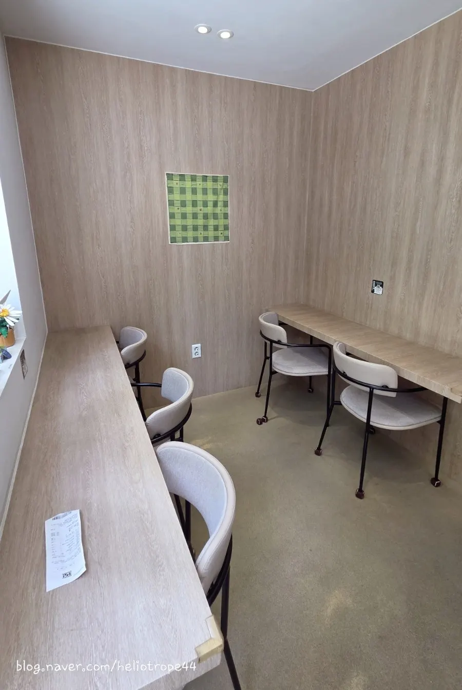 Eat-in space near the entrance