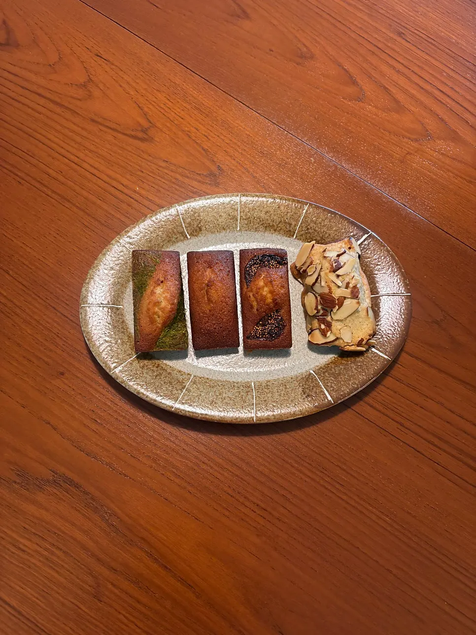 감태 바닐라 무화과 아몬드 휘낭시에