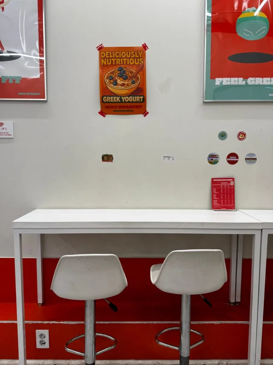 Store interior seating with single seats