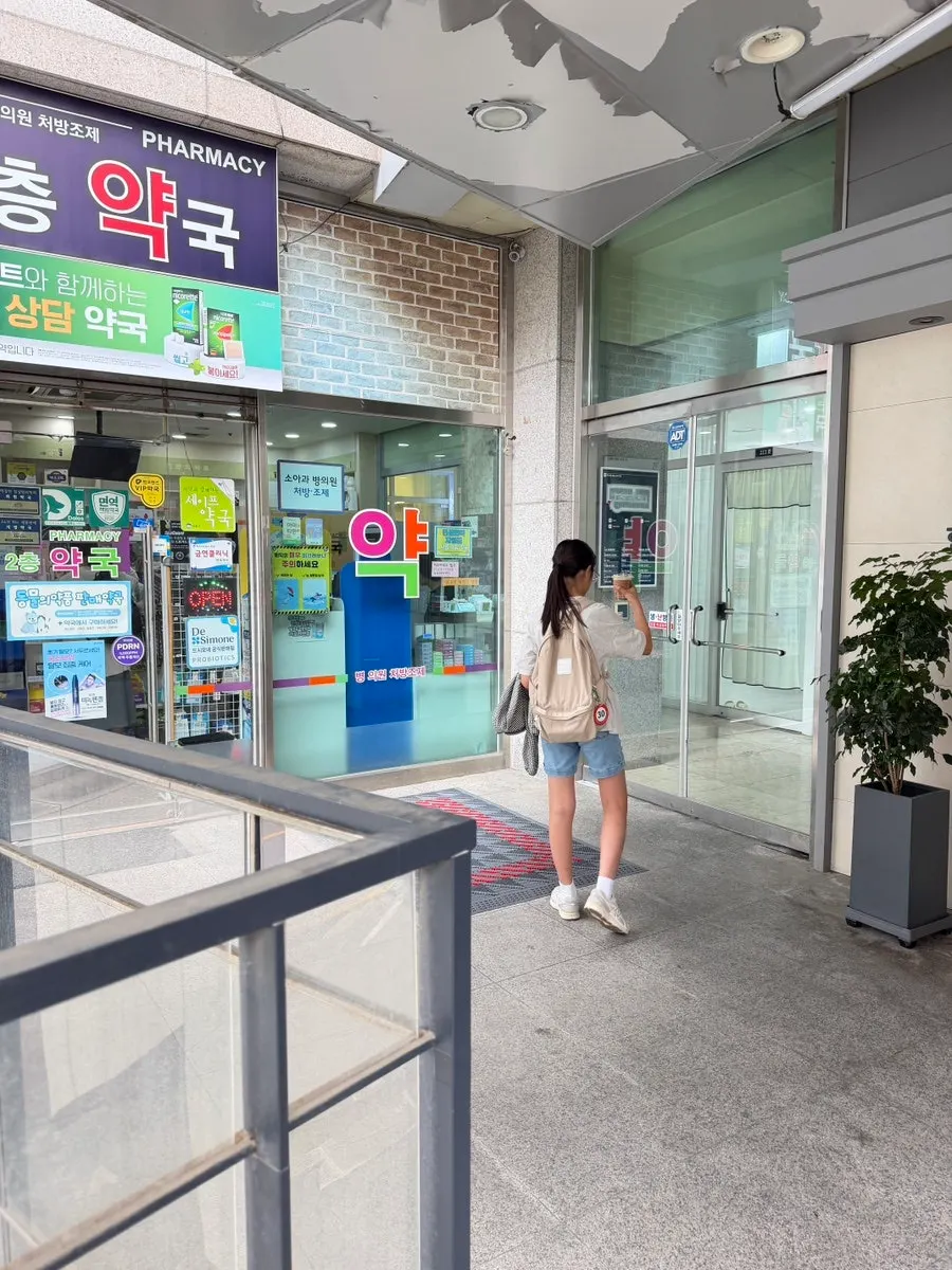 복합상가 2층으로 올라가는 길
