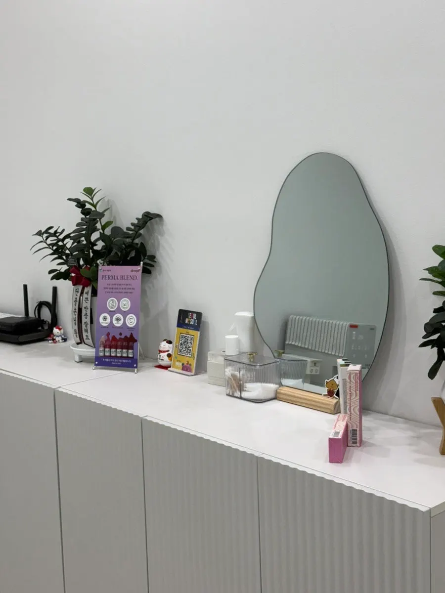 Interior atmosphere of the Iyo Shop treatment room