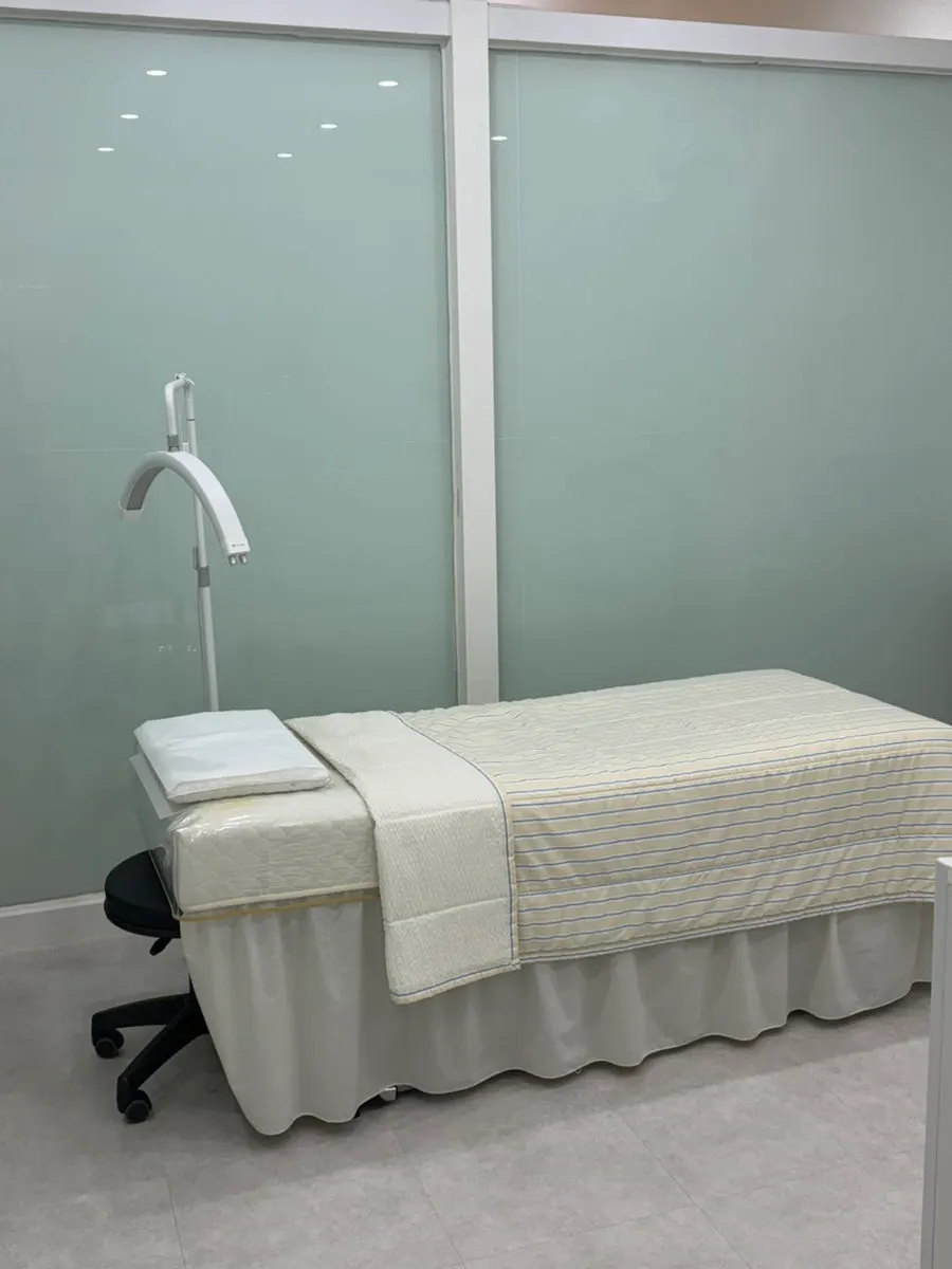 Heated treatment bed at Iyo Shop