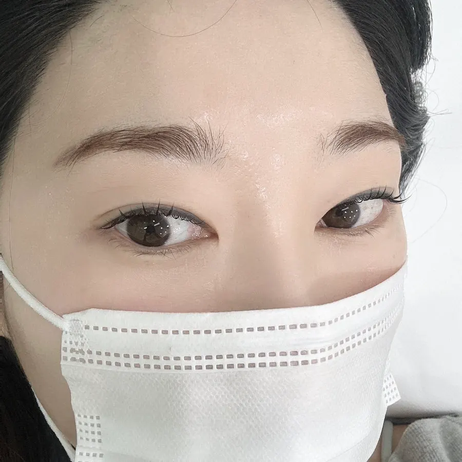 자연스러운 컬이 살아난 속눈썹펌 결과