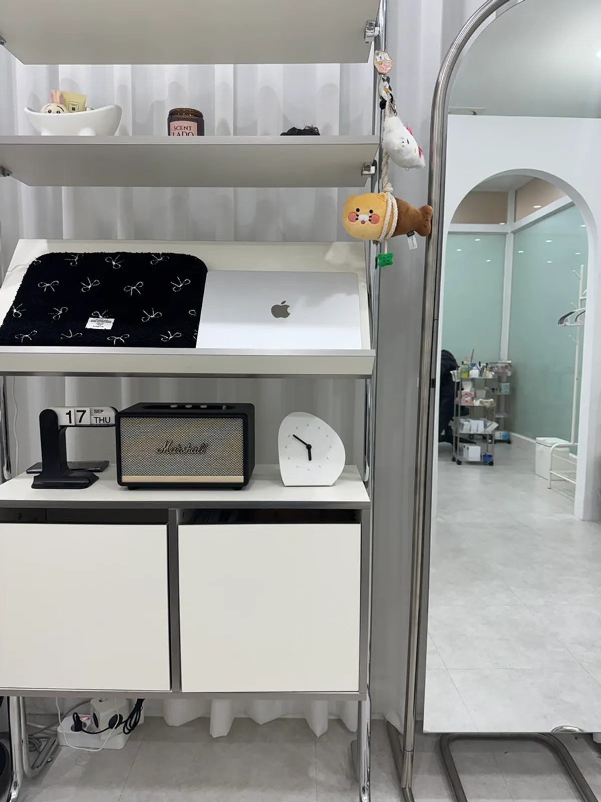 Interior of Iyo Shop, a one-person lash salon in Mapo