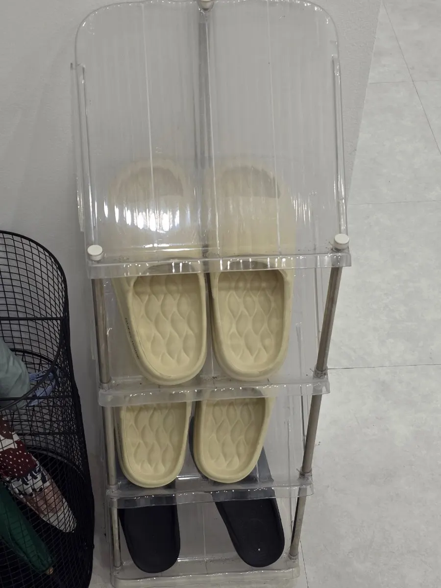 이요샵 입구 실내화 교체 공간