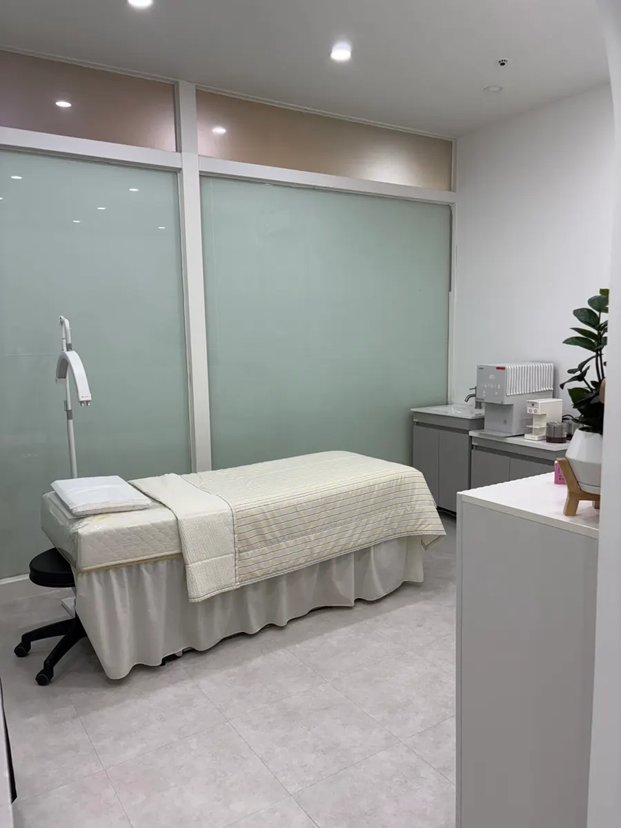 Neatly arranged corner of the treatment room