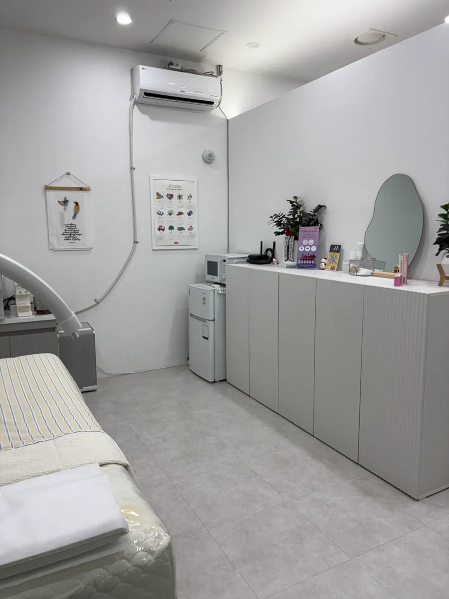 Lash treatment tools and shelf at Iyo Shop