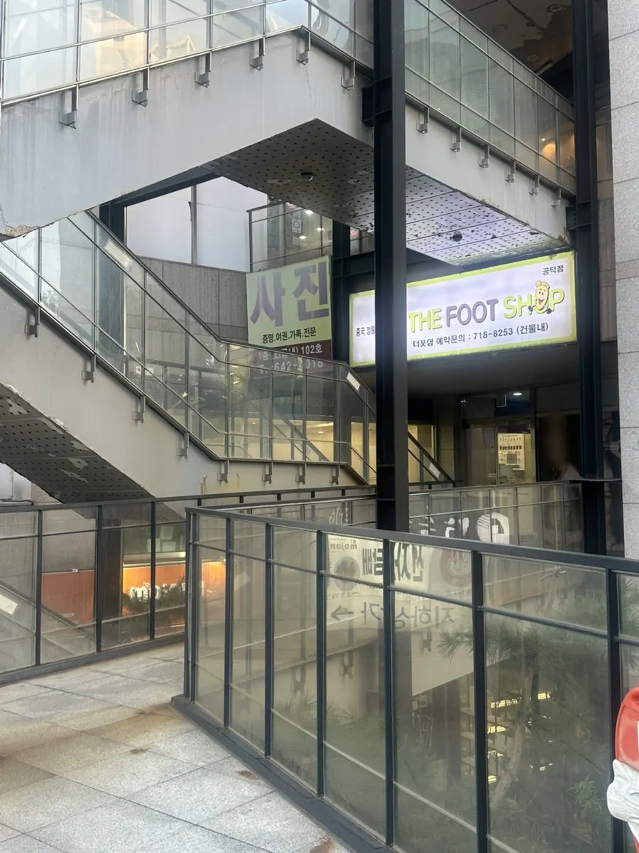 Public transit approach to the building in front of Iyo Shop