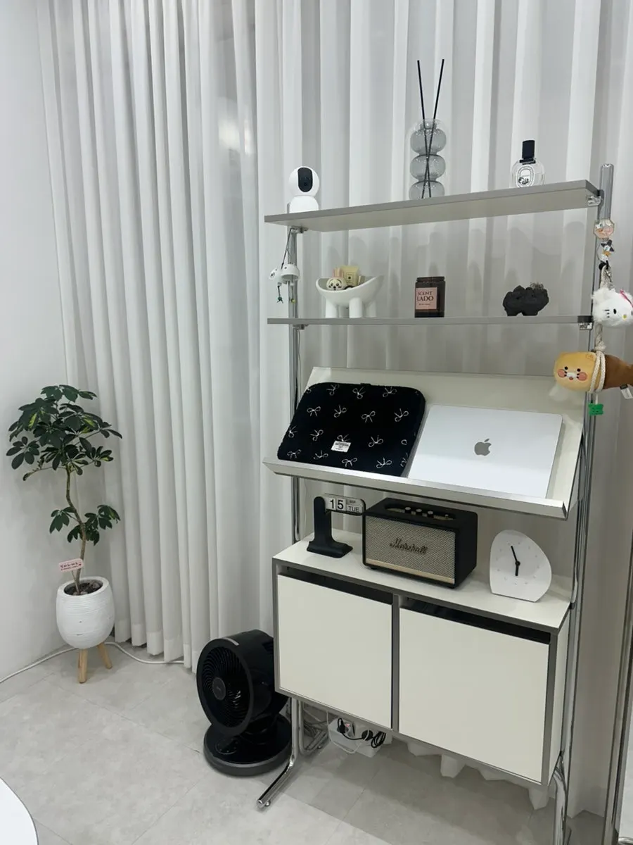 Neatly arranged treatment bed at Iyo Shop