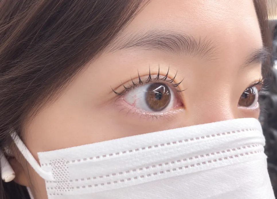 블랙틴팅펌 후 또렷해진 눈매