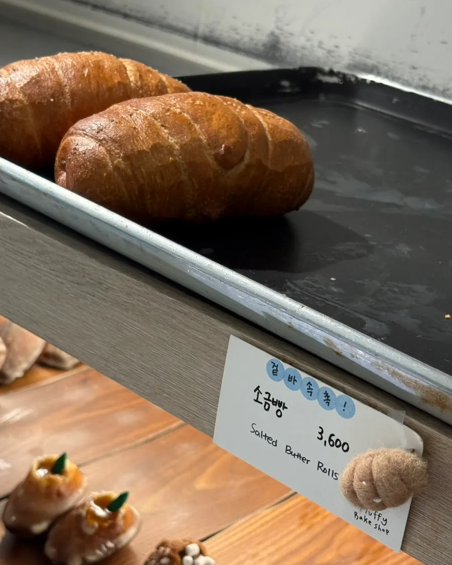Salt bread shelf with a knitted decorative tag at Fluffy Bake Shop