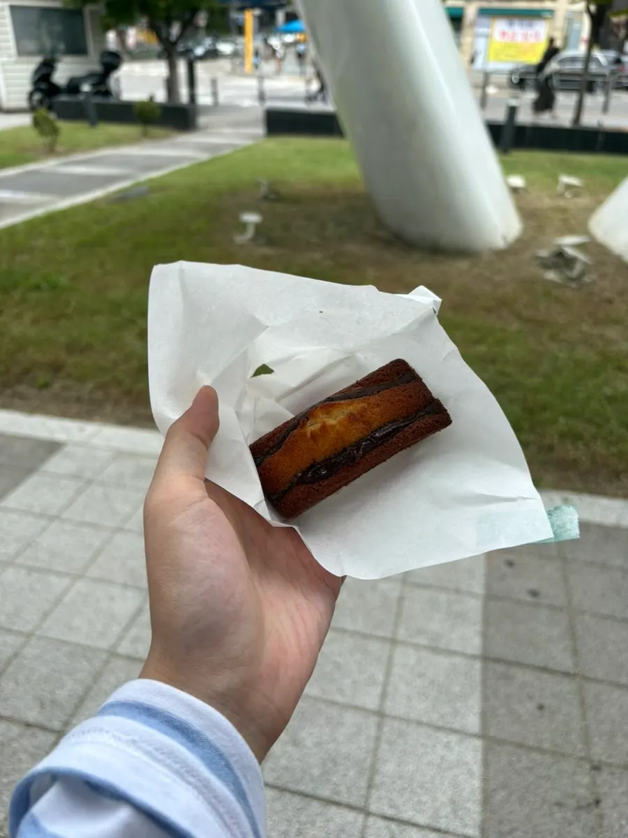 Individually wrapped choco financier