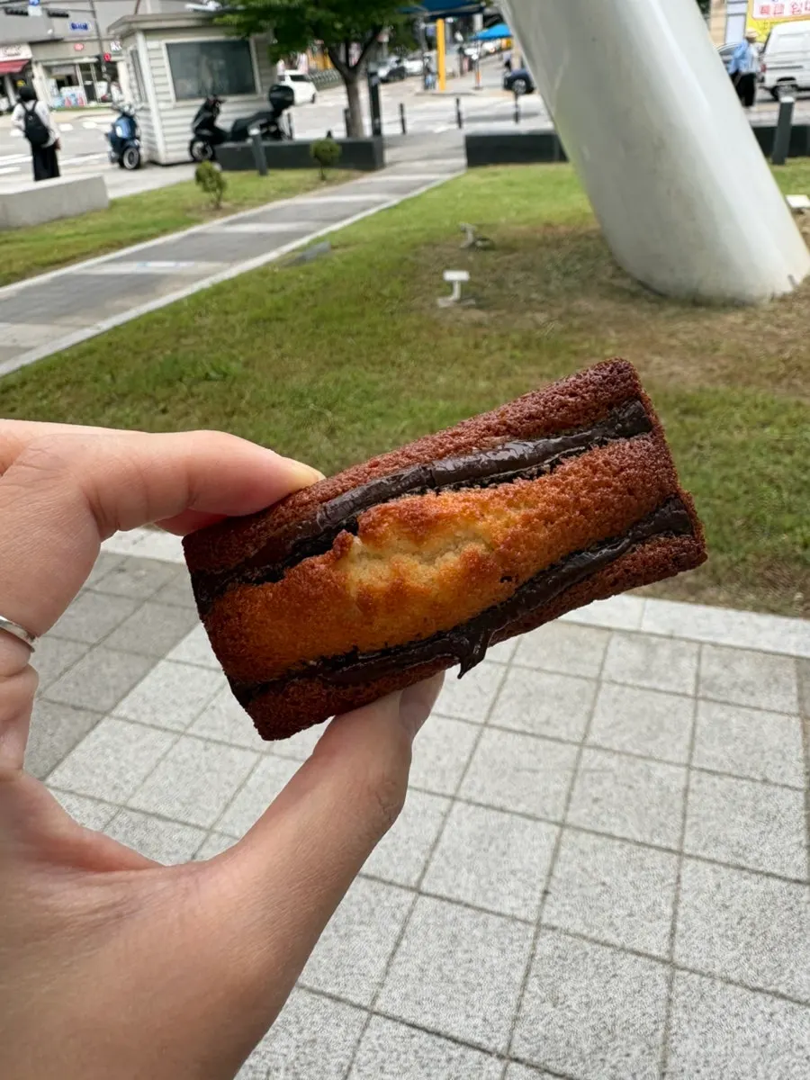 Cross-section of the choco financier