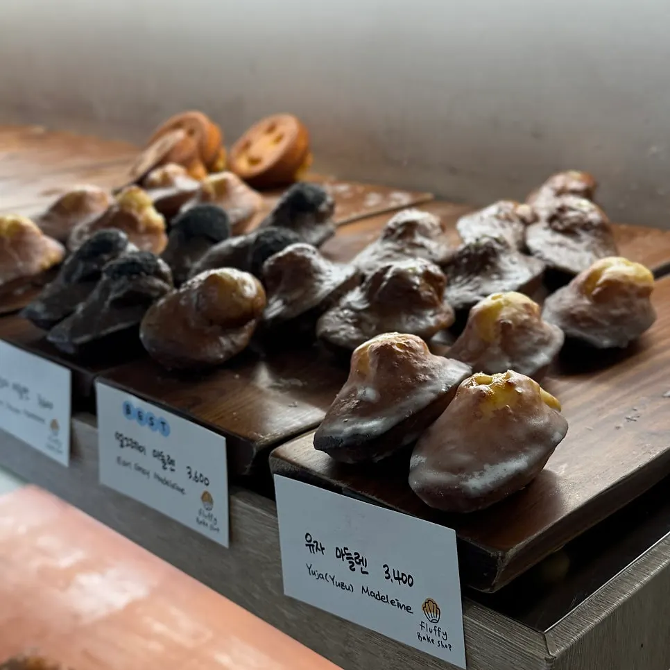 Madeleines arranged by flavor