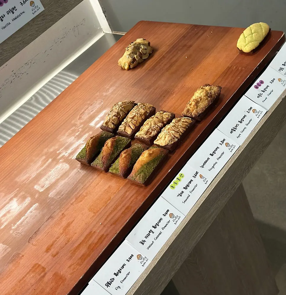 Canelés on display
