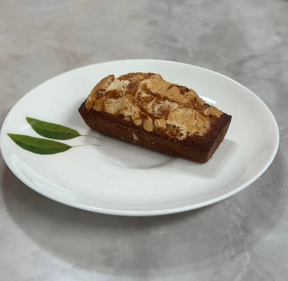 Close-up of the nunettine financier topping