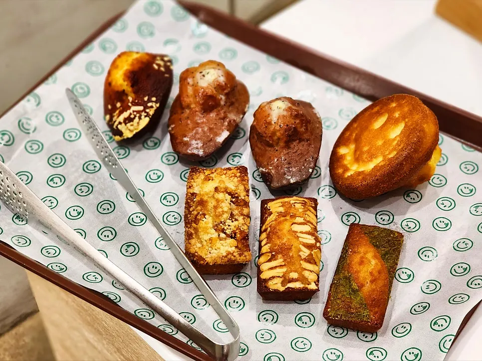Display of remaining baked goods